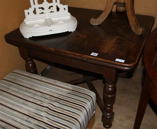 Oak draw leaf table